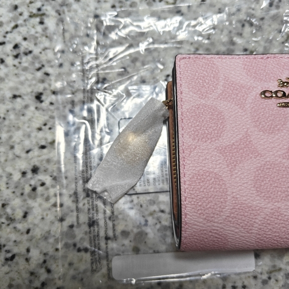 Coach Snap Wallet In Signature Canvas With Charm (Powder pink) - Picture 4 of 10